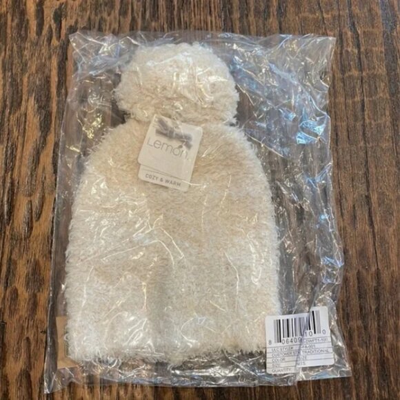 NEW Lemon Snow Drift Pom Pompom Ivory / Cream Beanie Hat Cap NWT - Picture 1 of 2